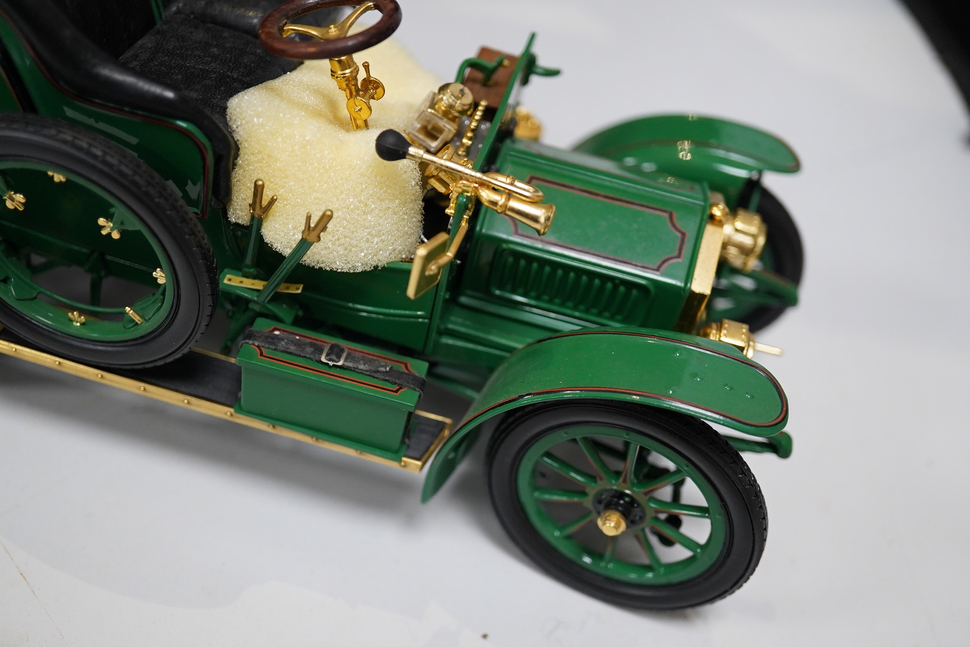 Five boxed large scale diecast cars; a 1:16 scale Franklin Mint 1905 Rolls-Royce 10hp, with one wheel detached and one side lamp detached (both present), together with four 1:18 scale cars; a Chrono Aston Martin DB5, a R